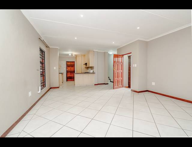 3 BEDROOM SECTIONAL TITLE FOR SALE IN BRYANSTON